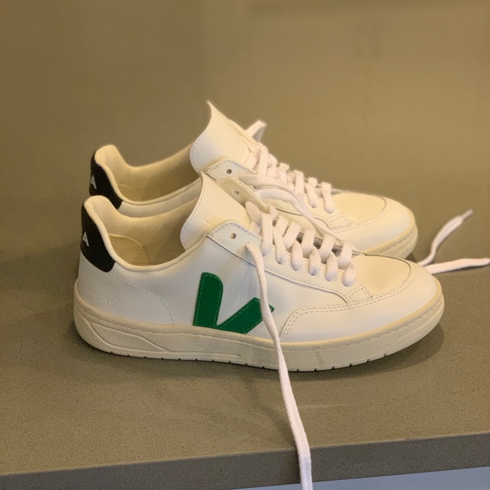 Brand new Veja V-12 sneakers